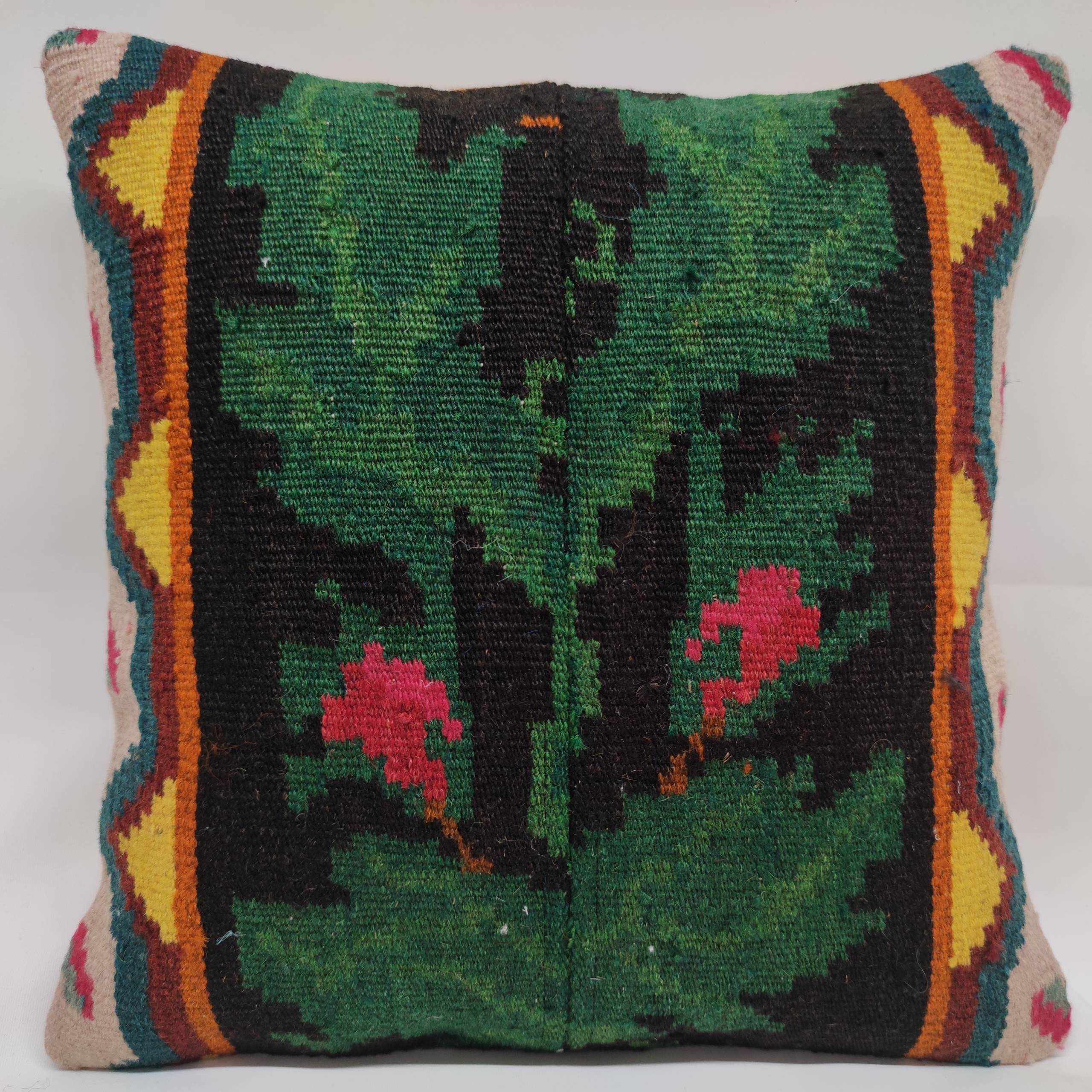 16x16 moldovia carpet pillow