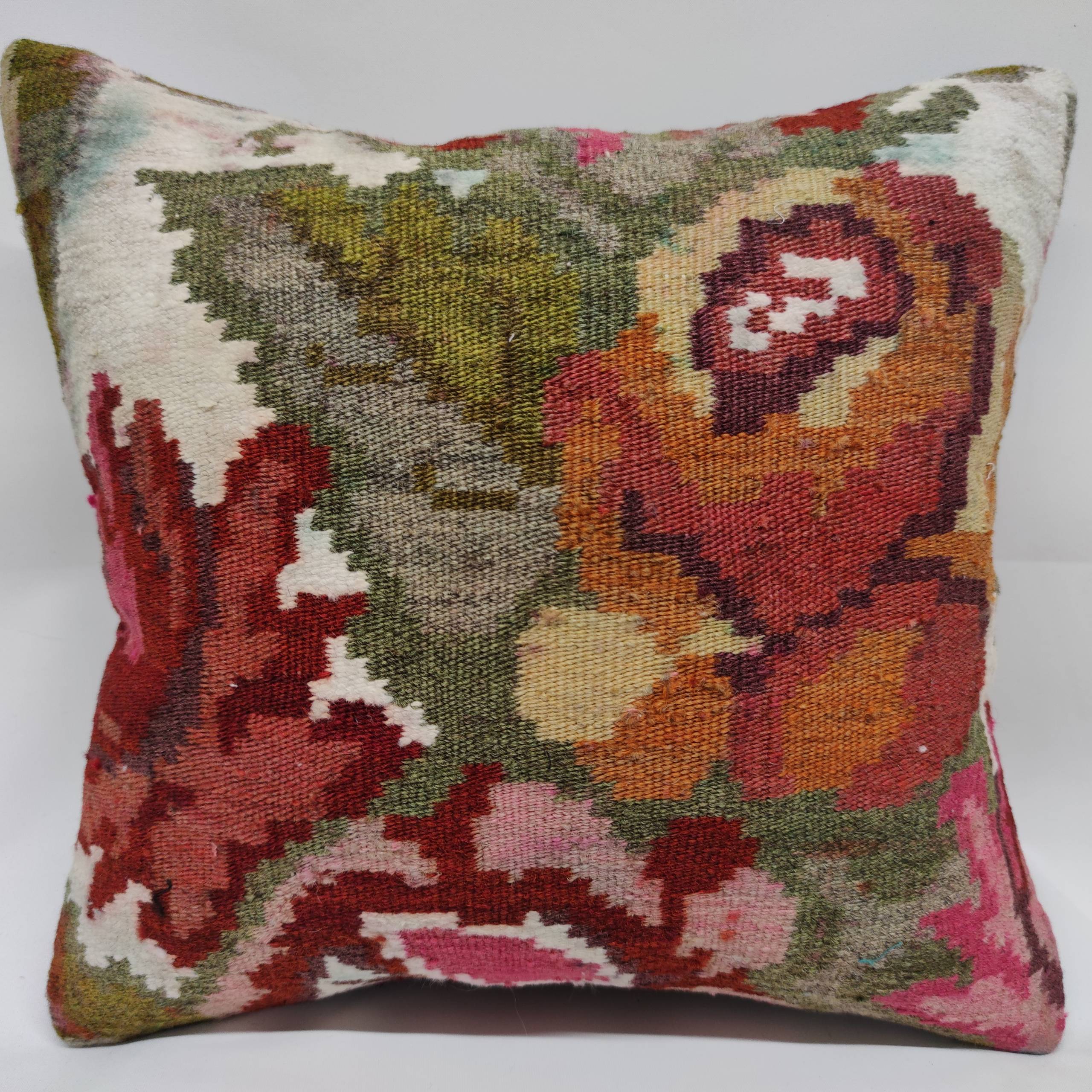 16x16 moldovia carpet pillow