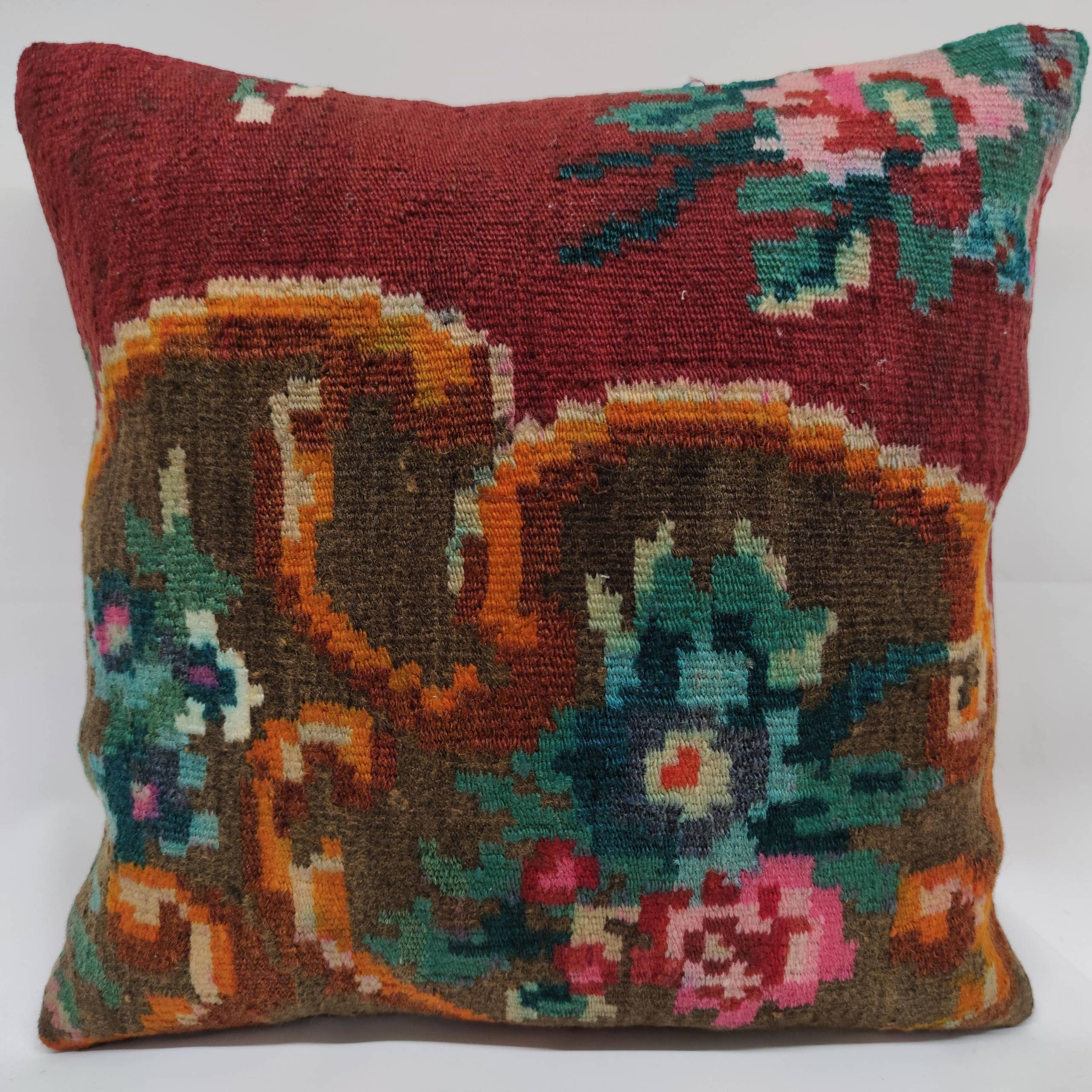 16x16 moldovia carpet pillow