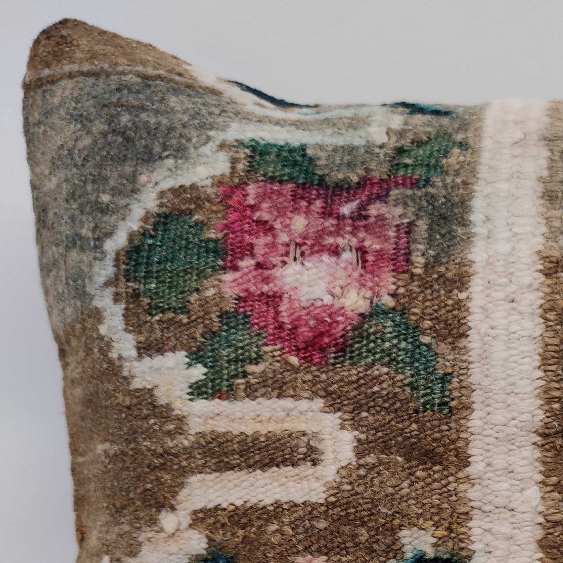 16x16 moldovia carpet pillow