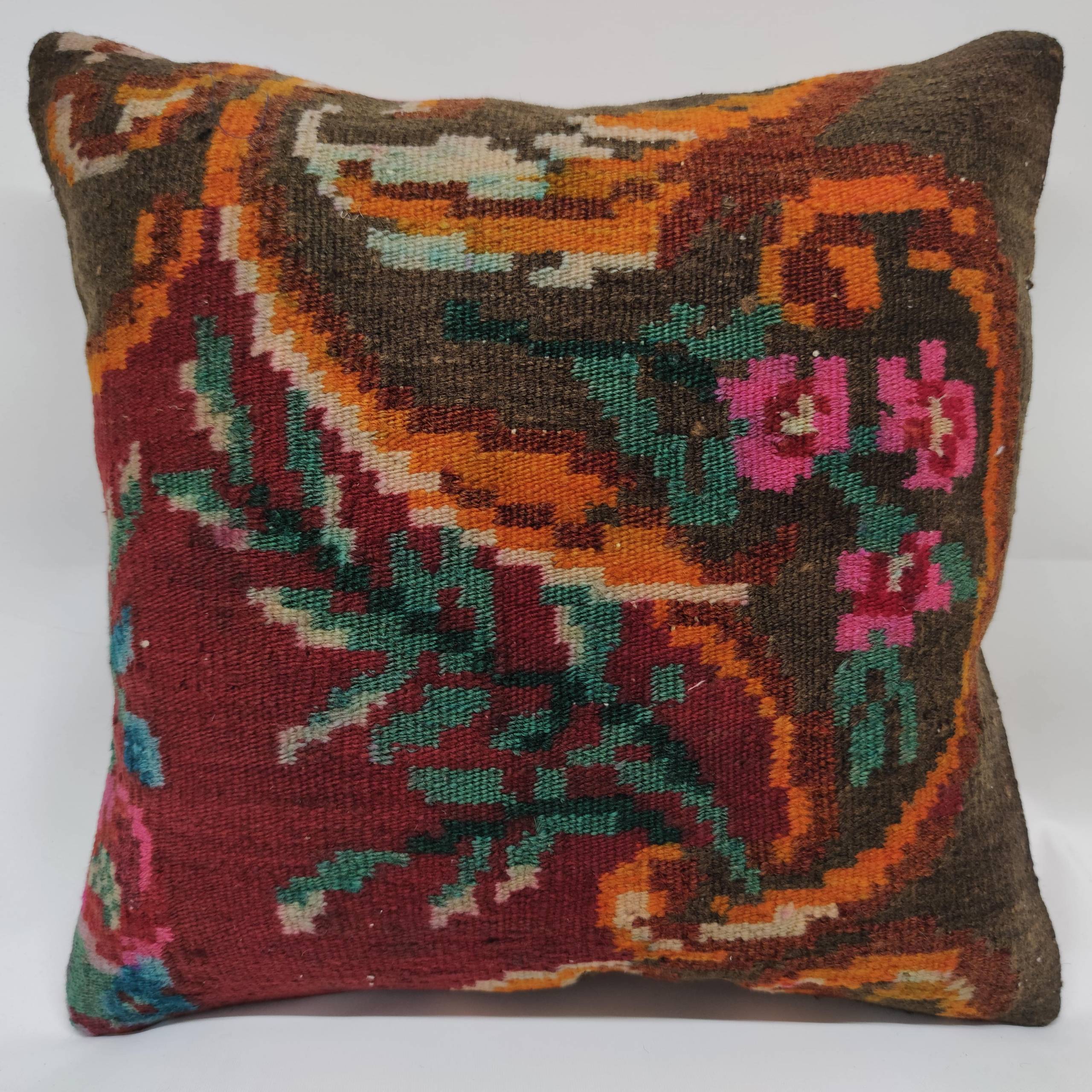 16x16 moldovia carpet pillow