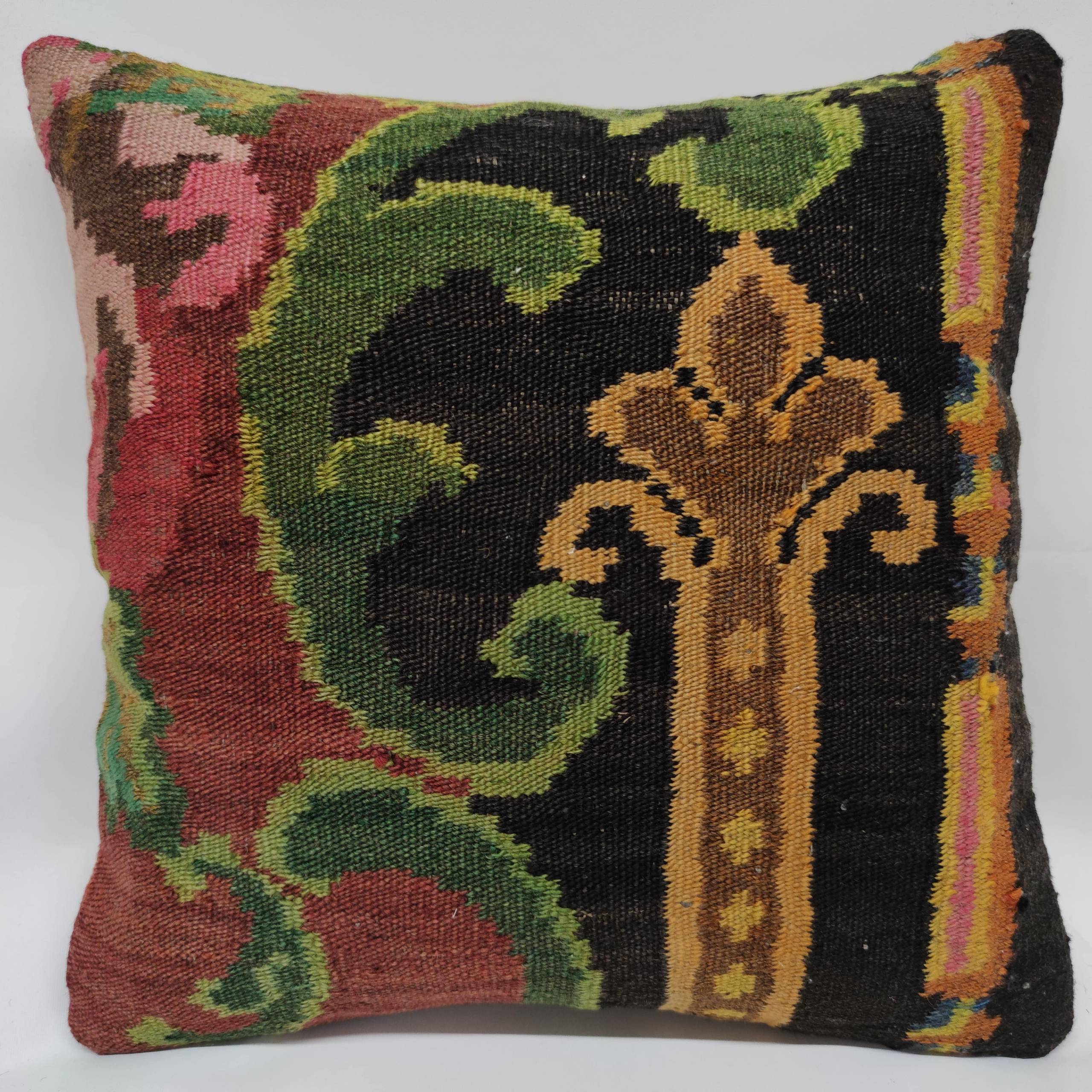 16x16 moldovia carpet pillow