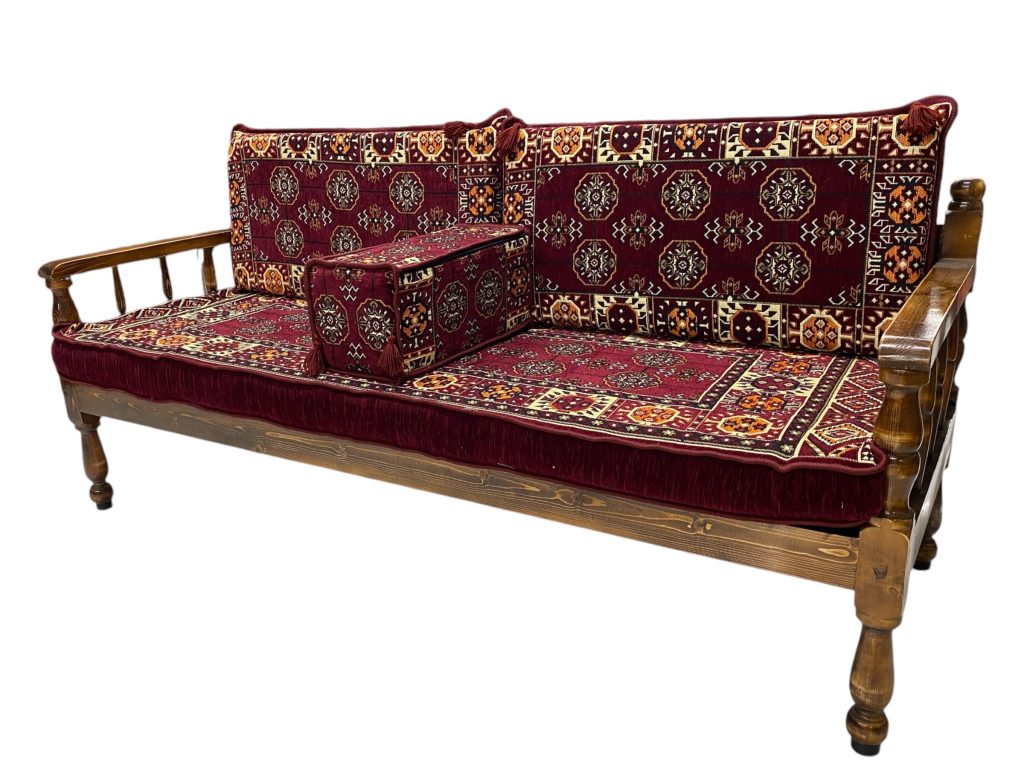bordo ahşap sedir